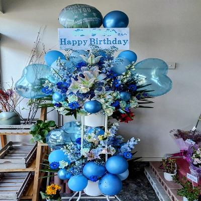 ブルー・水色系で纏めた可愛らしいバルーンスタンド生花2段 |  | 04