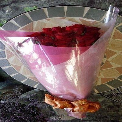 凛とした美しい赤いバラ！1本￥320円！２０本以上〜のご注文！！（*^_^*）お好きな本数で、プレゼント☆ |  | 04