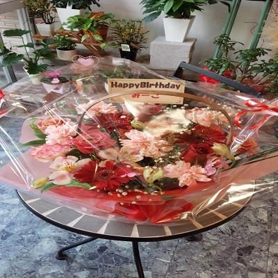 赤とピンク系の２色のフラワーアレンジ♪☆花種はスタッフにおまさせ☆ |  | 01