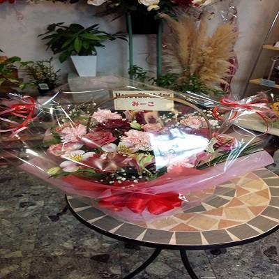 赤とピンク系の２色のフラワーアレンジ♪☆花種はスタッフにおまさせ☆ |  | 03