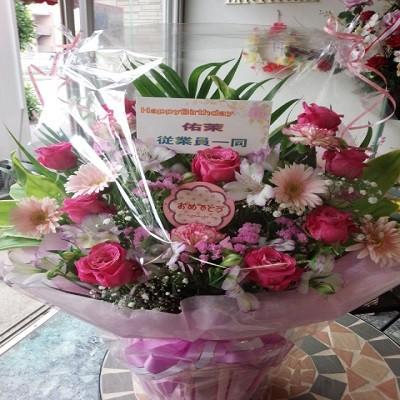 女性への贈り物に人気の！ピンクいっぱいのフラワーアレンジギフト☆ |  | 03