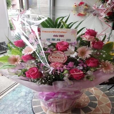 女性への贈り物に人気の！ピンクいっぱいのフラワーアレンジギフト☆ |  | 05