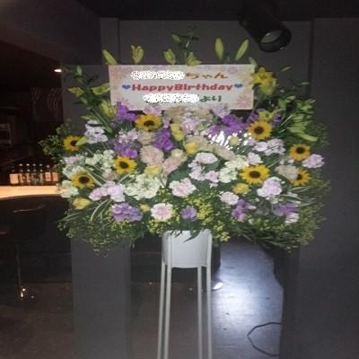 季節の旬な花がたくさんのフラワースタンド！花色・花種スタッフおまかせ生花スタンド１段をお届けします☆ |  | 12