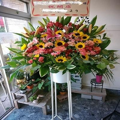 季節の旬な花がたくさんのフラワースタンド！花色・花種スタッフおまかせ生花スタンド１段をお届けします☆ |  | 03