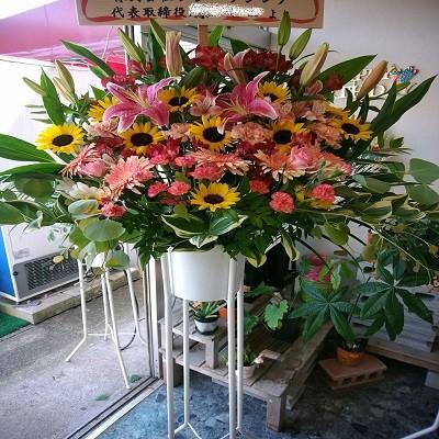 季節の旬な花がたくさんのフラワースタンド！花色・花種スタッフおまかせ生花スタンド１段をお届けします☆ |  | 05