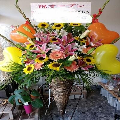 ハートのバルーン付き豪華スタンド生花1段☆￥18890円！！花種は季節の旬なお花で飾ります☆ 
