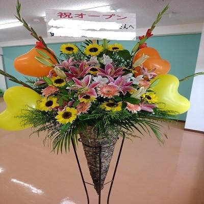 ハートのバルーン付き豪華スタンド生花1段☆￥18890円！！花種は季節の旬なお花で飾ります☆ 