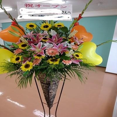 ハートのバルーン付き豪華スタンド生花1段☆￥18890円！！花種は季節の旬なお花で飾ります☆ 