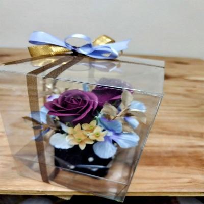 ラメの付いた紫バラのソープフラワーアレンジ☆にメッセージを添えて贈り物に！ |  | 06