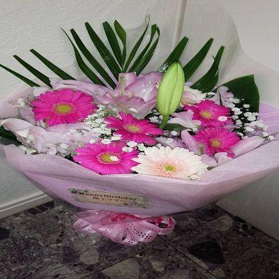 可愛いピンク色のお花の花束を大切方への贈り物に！ | 