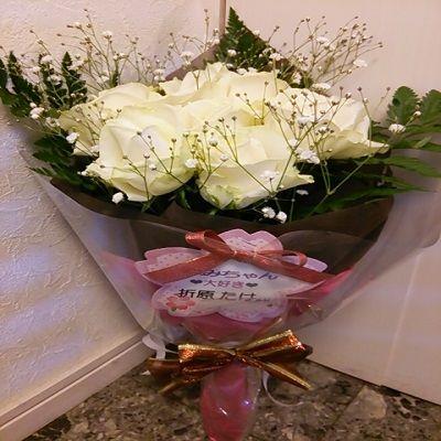 １０本の白いバラとかすみそうの花束にメッセージを添えて！！ | 