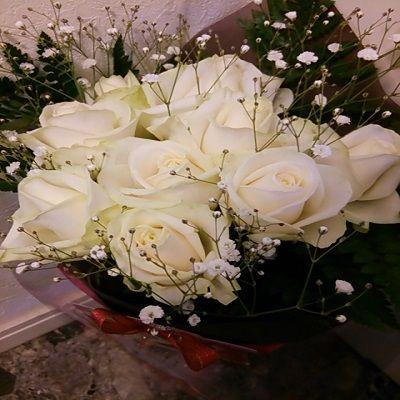 １０本の白いバラとかすみそうの花束にメッセージを添えて！！ |  | 03