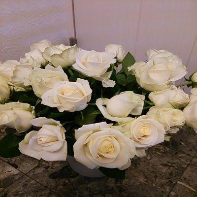 １０本の白いバラとかすみそうの花束にメッセージを添えて！！ |  | 04