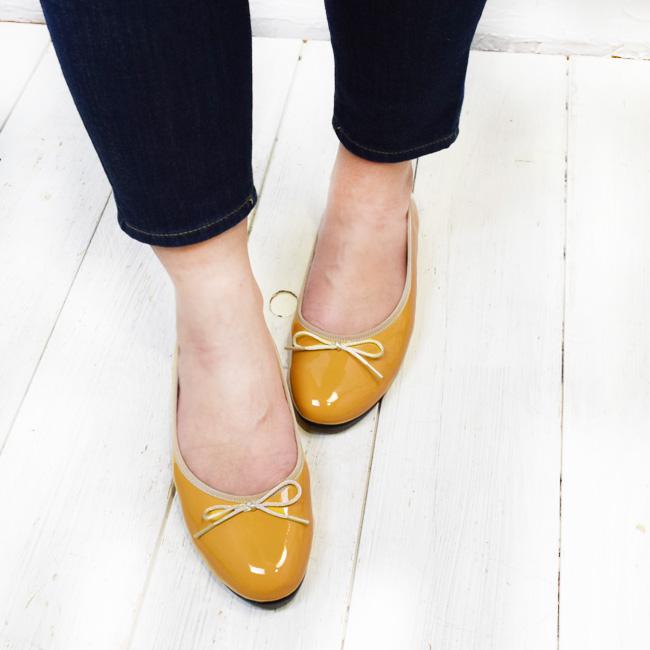 リボン付きフラットシューズ ネイビー/ゴールド ラルフローレン Jayna レザーフラットパンプス リボン 金具 ロゴ