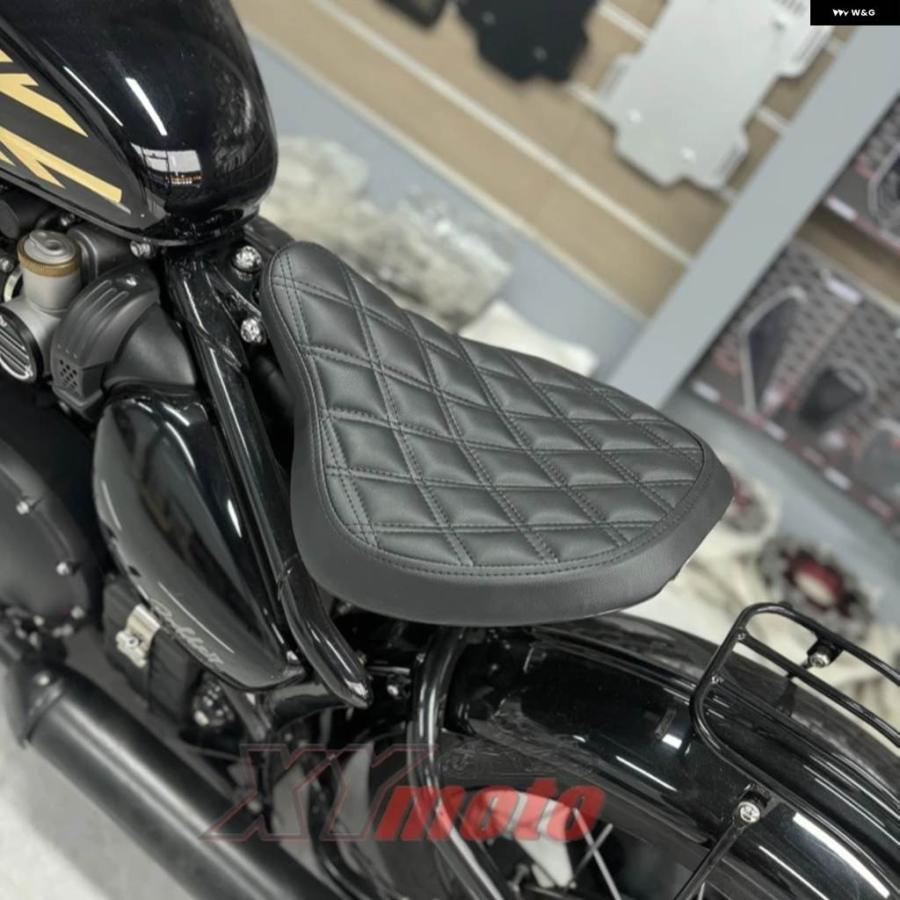 並行輸入品トライアンフ BONNEVILL ブラック 2017-2024 バイク アクセサリー フロントドライバー ソロシート ヴィンテージ 厚手シートカバー クッションの画像