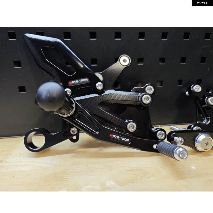 並行輸入品 MOTO-TRON バイク リアセット フットレスト フットレスト トライアンフ 765RS 2020-2021-2022-2023-2024-2025の画像