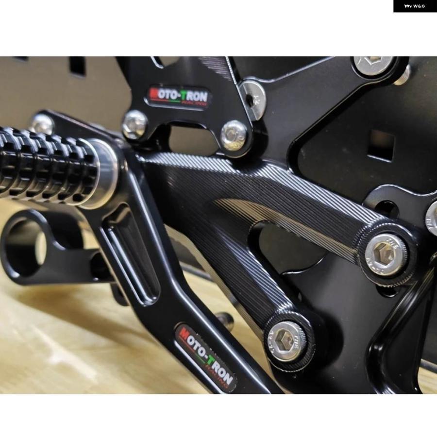 並行輸入品 MOTO-TRON バイク リアセット フットレスト フットレスト トライアンフ 765RS 2020-2021-2022-2023-2024-2025の画像