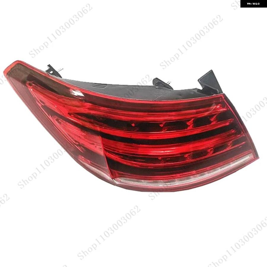 並行輸入品 メルセデス ベンツ E クラス W207 2014 - 16 2ドアクーペ用 リア バンパー テールライト リバースライト 2079063400の画像