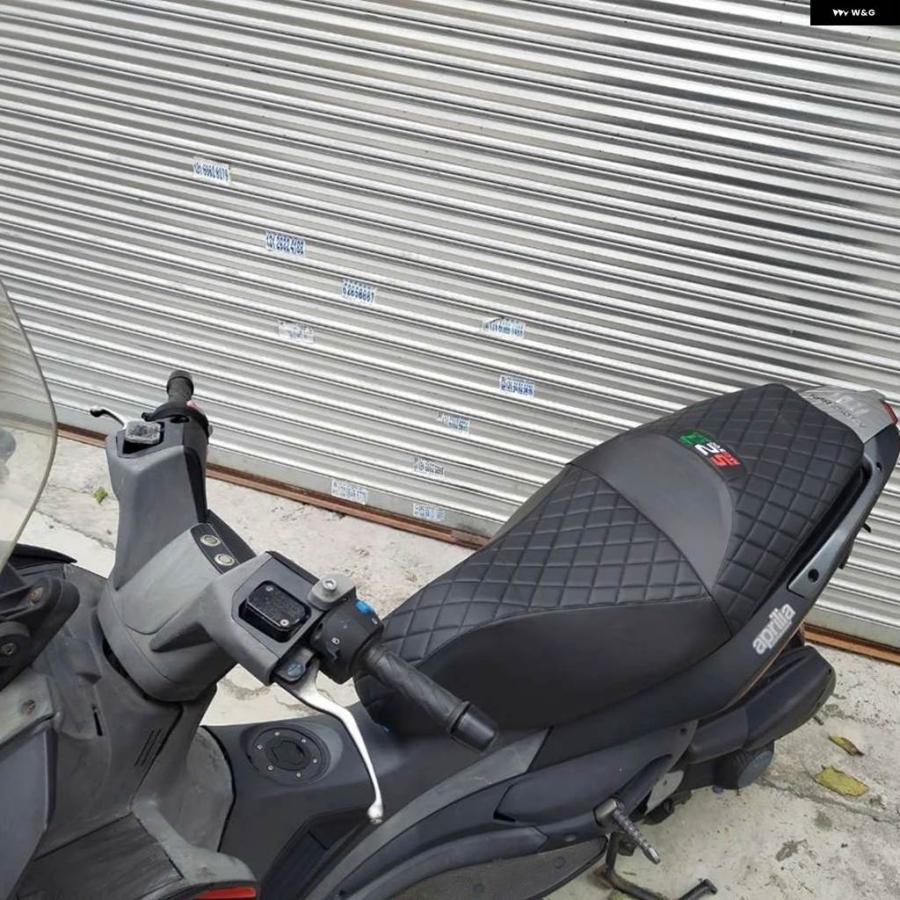 並行輸入品アプリリア SRMAX300 SRMAX 300 SR MAX 300 125 250 アクセサリー バイク シートカバー 断熱 シート クッション カバー ケース プロテクターの画像