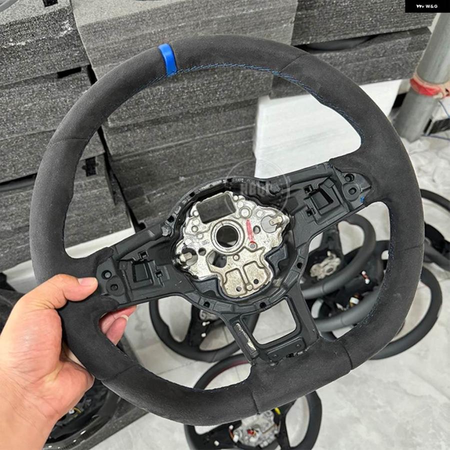 並行輸入品 ブルーステッチとアルカンターラをデザイン ステアリングホイール ゴルフ 7用 ステアリングホイール GTIの画像