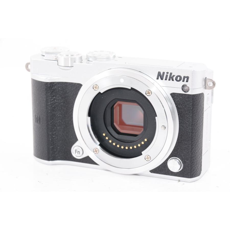 【中古】【外観並級】Nikon ミラーレス一眼 Nikon1 J5 ダブルレンズキット シルバー J5WLKSL｜camelion-store｜02