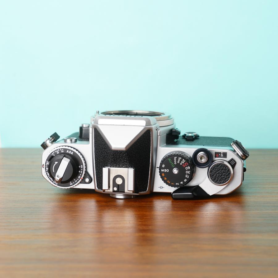 [美品] 完動品◎ニコン FE ボディ フィルムカメラ 防湿庫管理 #86 ニコン [美品] 完動品◎ニコン FE ボディ フィルムカメラ 防湿庫