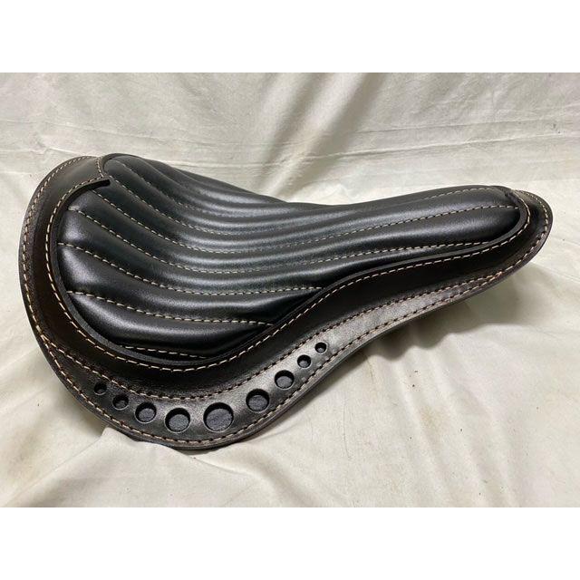 部品屋K\u0026W Lucky Custom Leather製 サドルシート（ダークブラウン×ブラック） K\u0026Wの画像