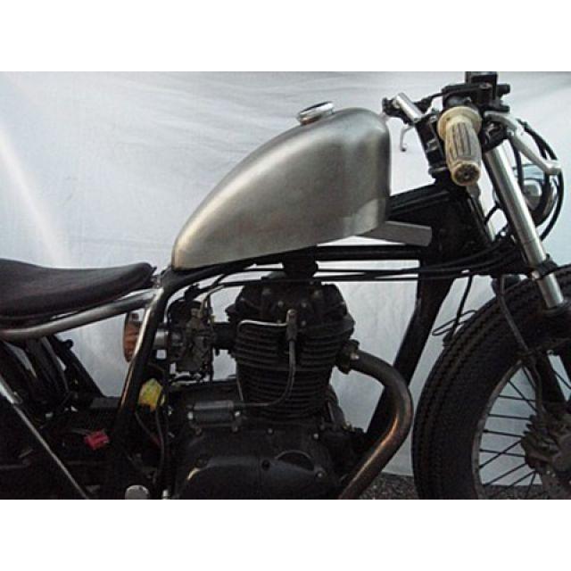 部品屋K&W 250TR ハイマウントスポーツスタータンク K&W : モトメガネ