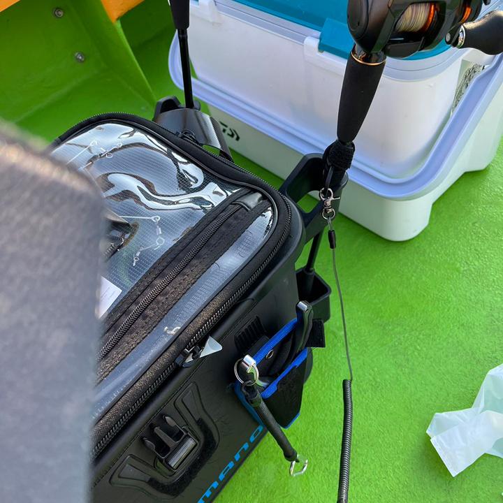 スパイラルコード ストラップ付き 1個 竿の落下防止 尻手ロープ ワイヤー内蔵 |  | 06