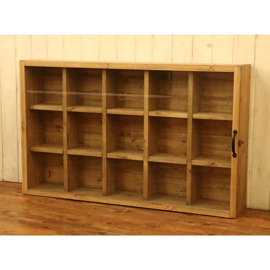 ガラス扉 付き コレクション シェルフ カップ ソーサー 飾り棚