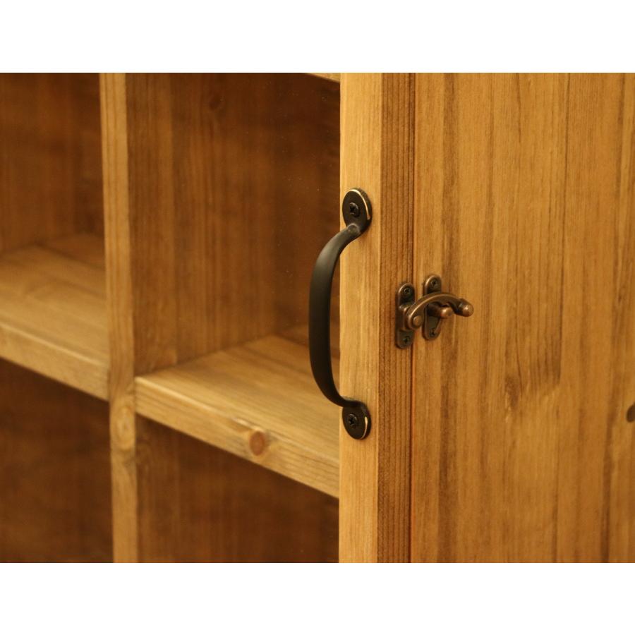 ガラス扉 付き コレクション シェルフ カップ ソーサー 飾り棚