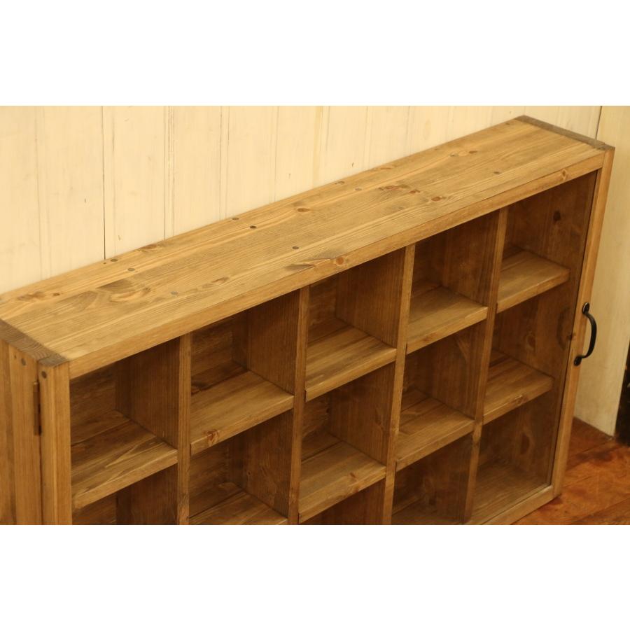 ガラス扉 付き コレクション シェルフ カップ ソーサー 飾り棚