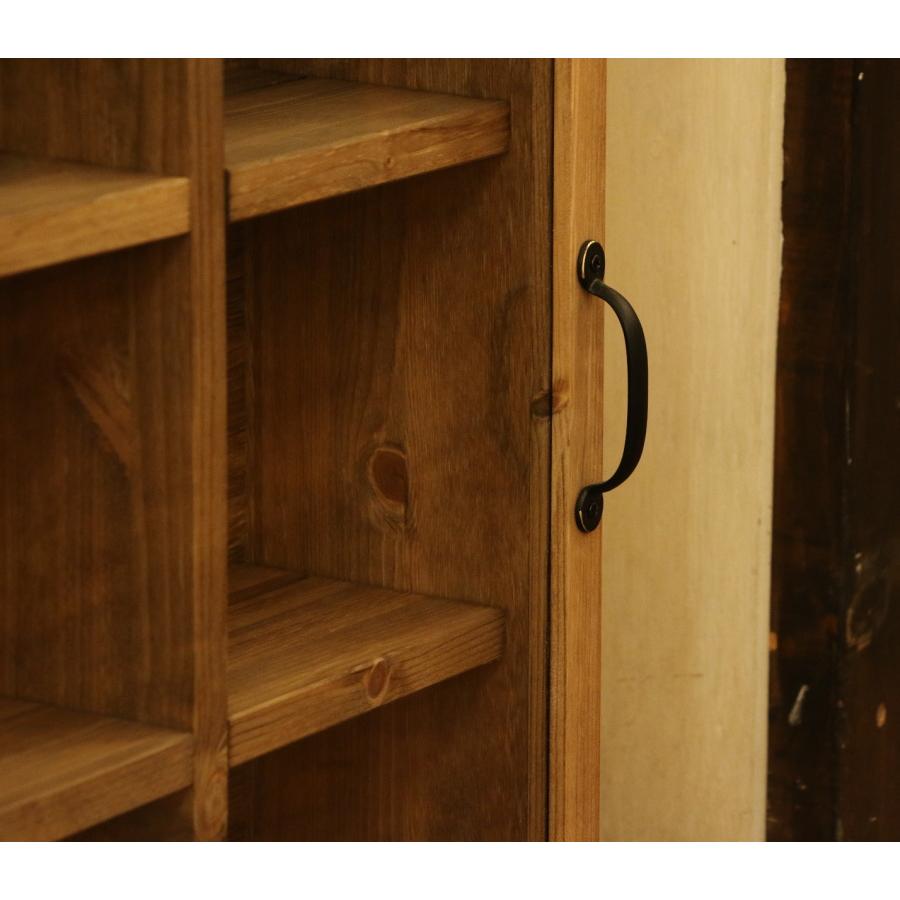 ガラス扉 付き コレクション シェルフ カップ ソーサー 飾り棚