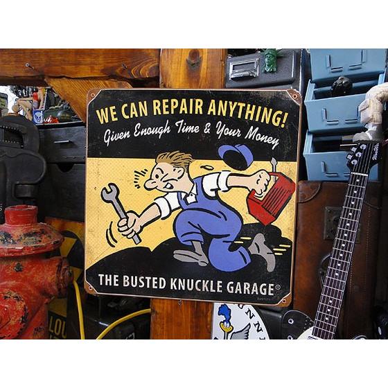 アメリカ　ブリキ看板　バステッドナックルガレージのガレージシーン　U.S.ヘヴィースチールサイン　（リペアマン）　アメリカ雑貨 | アメリカン レトロ