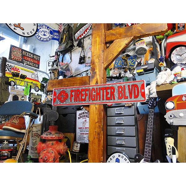 ファイヤーファイター　ストリートサイン アメリカ雑貨 アメリカン雑貨 スティールサイン ブリキ看板 エンボス加工 人気 ガレージ |  | 03