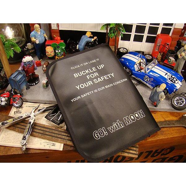 ムーンアイズ　車検証入れ　（ブラック/ホワイト）　アメリカ雑貨　カー用品　インテリア　雑貨　グッズ　ブランド |  | 02