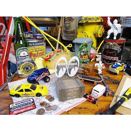 ムーンイクイップメント　アイシェープ抜きステッカー　（左向き）　アメリカ雑貨　アメリカン雑貨　車　シール　ブランド |  | 02