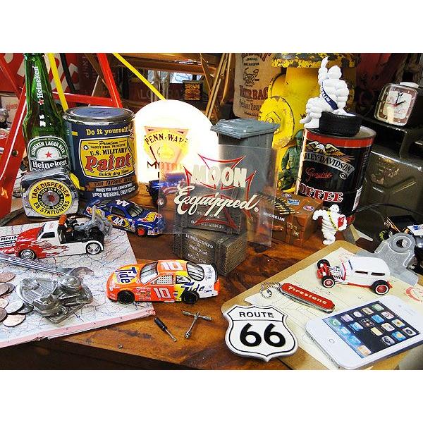 ムーン　イクイップド　抜きステッカー　（アイアンクロス/レッド）　アメリカ雑貨　アメリカン雑貨　車　シール　ブランド |  | 03