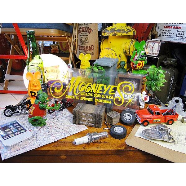 ムーンアイズ　ピンストライプステッカー　（WE LOVE/イエロー）　アメリカ雑貨　アメリカン雑貨　車　シール　ブランド |  | 04