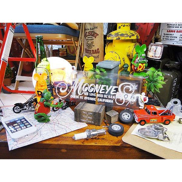 ムーンアイズ　ピンストライプステッカー　（WE LOVE/ホワイト）　アメリカ雑貨　アメリカン雑貨　車　シール　ブランド |  | 04