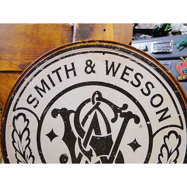 スミス＆ウェッソン　ラウンドロゴ　ブリキ看板　■ アメリカン雑貨 アメリカ雑貨 |  | 01