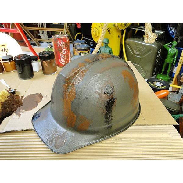 古い工場　ペンキの禿げた錆びたサイドテーブル　鉄脚世田谷ベースシャビコーヒー作業 サビサビ塗装用のオリジナル塗料 単色 （ラスティブラウン