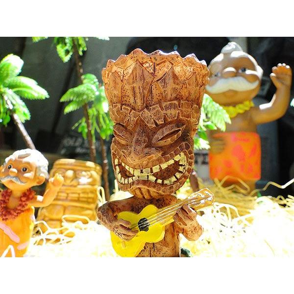 ハワイアンウクレレを持つ女性像　置物 ハワイアンウクレレを持つ女性像 置物 - メルカリ