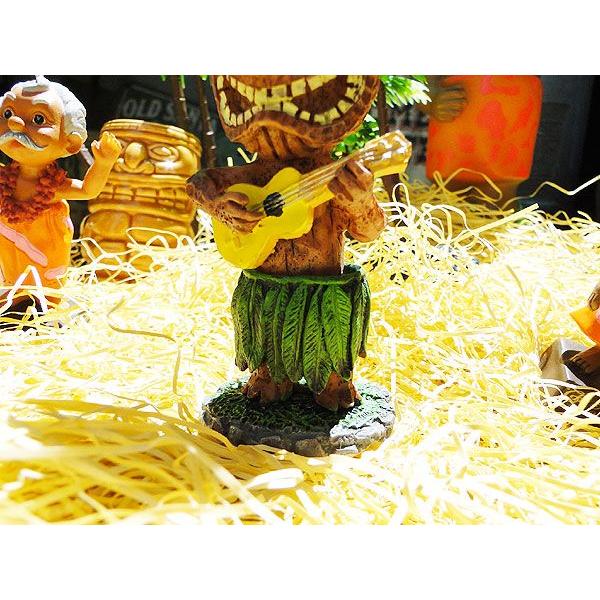 ハワイアンウクレレを持つ女性像　置物 ハワイアンウクレレを持つ女性像 置物 - メルカリ