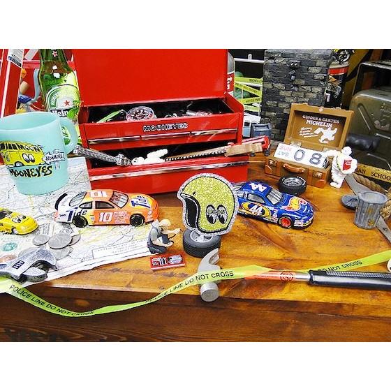 ムーンアイズ　ヘルメットステッカー 　アメリカン雑貨 アメリカ雑貨 |  | 02