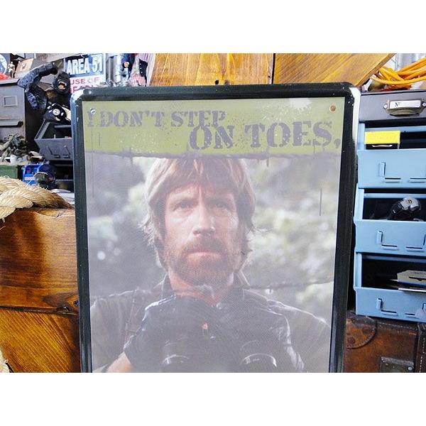 有名人＆ミュージシャン　ブリキポスター　（チャック・ノリス）　アメリカン雑貨　アメリカ雑貨 |  | 01
