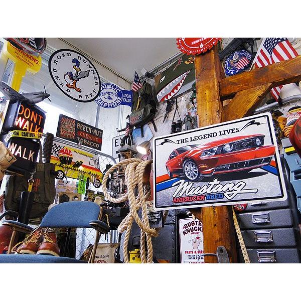 フォード　マスタング　ブリキ看板　（THE LEGEND LIVES）　アメリカ雑貨　アメリカン雑貨　サインプレート　ティンサインボード |  | 04