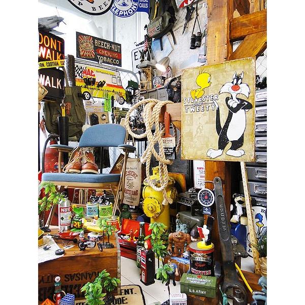 ルーニー・テューンズ　シルベスター　＆　トゥイーティー　ブリキ看板　（レトロシーン）　■ アメリカン雑貨 アメリカ雑貨 | アメリカン レトロ | 05