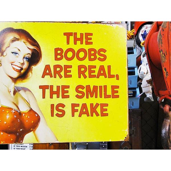 ボインは本物だけど、微笑みはニセモノ！　ブリキ看板 アメリカ雑貨 アメリカン雑貨 サインプレート ティンサインボード | アメリカン レトロ | 02