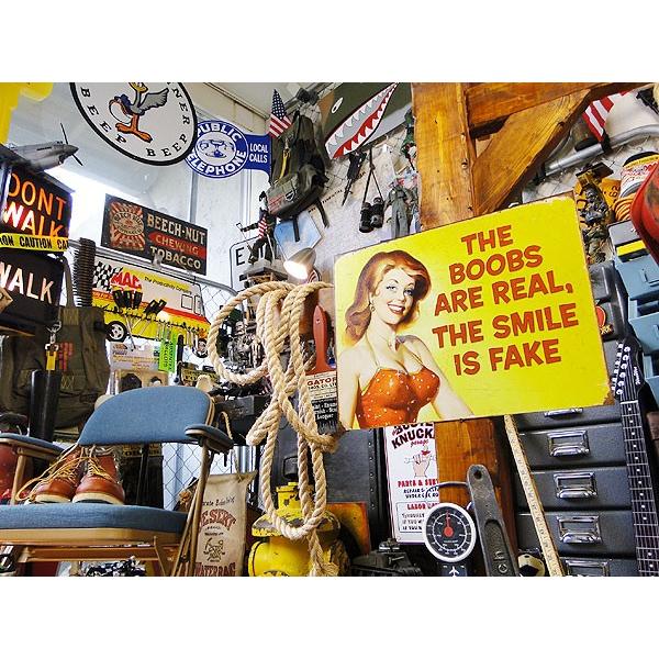 ボインは本物だけど、微笑みはニセモノ！　ブリキ看板 アメリカ雑貨 アメリカン雑貨 サインプレート ティンサインボード | アメリカン レトロ | 04